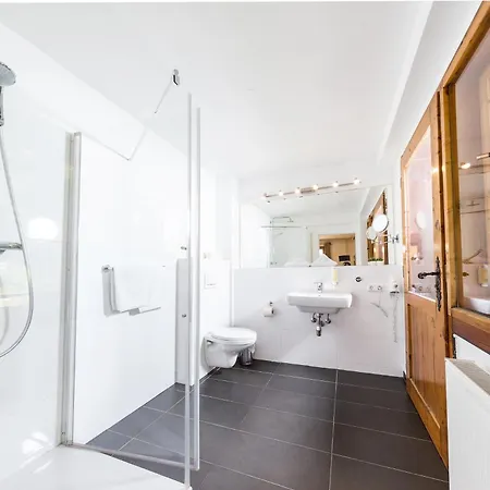 Alpenhaus Kesselfall, Near The Kitzsteinhorn Glacier 招待所 3*